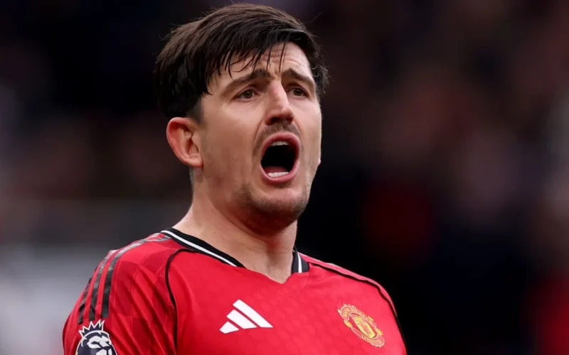 تحركات داخل مانشستر يونايتد لتجديد عقد هاري ماجواير ومنع رحيله مجانًا عن الفريق